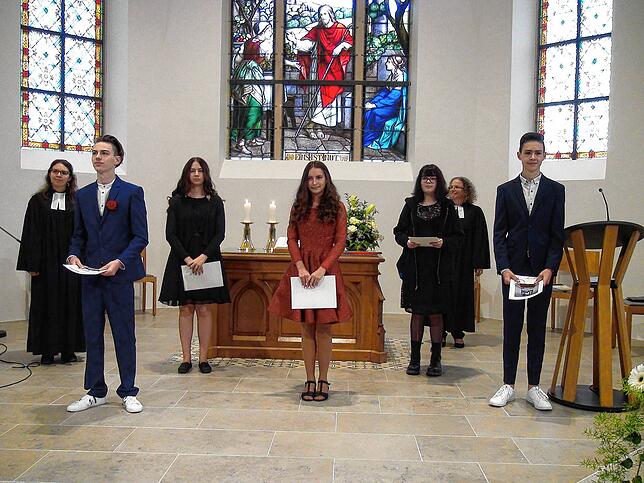 Am Wochenende, 10. und 11. Oktober, durften 18 Jugendliche ihre Konfirmation in der Christuskirche feiern. Mit der Konfirmation sagen ...