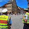 Die Polizei zeigt seit Muttertag (unser Bild) starke Präsenz in Villingen. Querdenkerm und anderen Gruppierungen scheint unter diesen ...