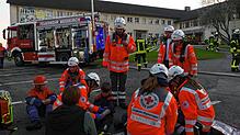Großeinsatz der Bereitschaften des Deutschen Roten Kreuzes und der Freiwilligen Feuerwehr Meßkirch bei einem angenommenen Küchenbrand ...