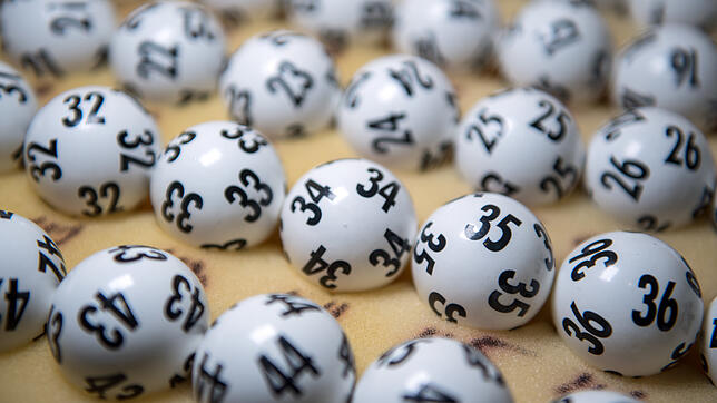 Lottozahlen können Glück bringen &ndash; das Spiel kann aber auch süchtig machen. Jetzt öffnen die Bundeländer den Glücksspielmarkt auch ...