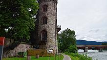 Hier löst sich das Gestein: Der am Rhein gelegene Diebsturm von Bad Säckingen wird erst nach einer Sanierung 2026 wieder zugänglich sein.