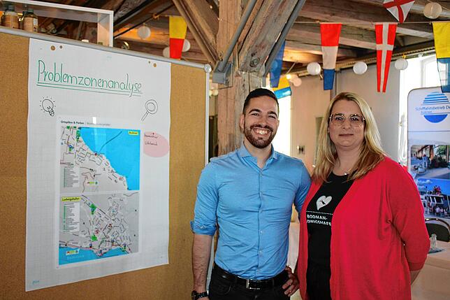 Die Gemeinde Bodman-Ludwigshafen hatte ebenso wie die Stadt Stockach einen Messestand. Am ersten Tag war neben Bürgermeister Christoph ...