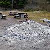 Das Bild vom Sonntag zeigt einen Aschehaufen an der Eichbuckhütte bei Wolterdingen.