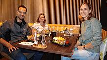 Luka Strugar, Lea Rothfelder und Christina Rothfuß (von links) sind freiwillige Feuerwehrkräfte der Abteilung Schwenningen. Sie lassen ...