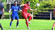Dreh- und Angelpunkt: Kapitän Yasin Demirci (Mitte) war an allen drei Treffern des FC Schönau zum 3:0-Erfolg beim SV Blau-Weiß Murg ...