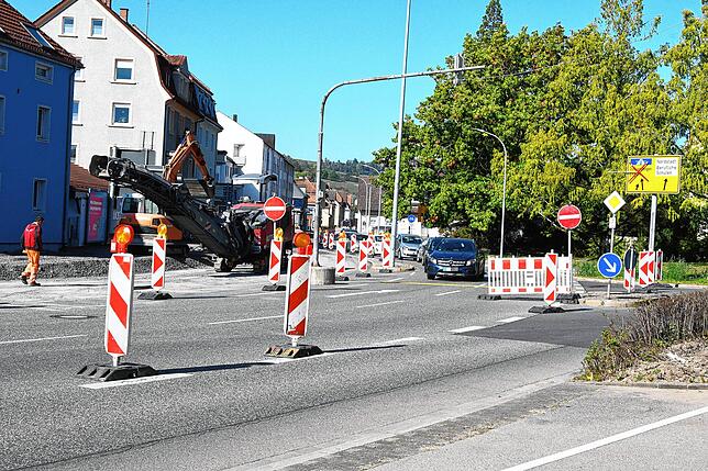 Die Sanierung der Hohenkrähenstraße sollte zwei Jahre dauern. Aber weil die Bauarbeiter emsig waren, ist die Straße ein Dreivierteljahr ...