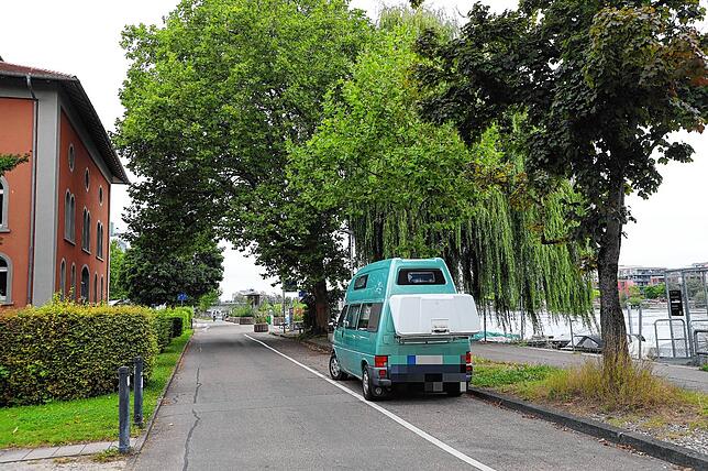 Ein einziges Wohnmobil mit Konstanzer Kennzeichen parkt am Winterersteig.
