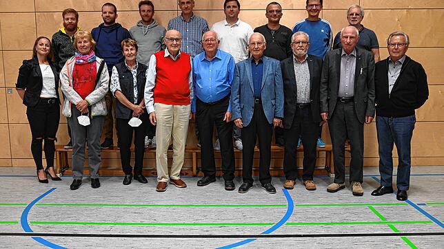 Beim Turnverein St. Georgen gibt es bei jeder Hauptversammlung viele Mitglieder zu ehren. In bewährter Manier hat der Vorsitzende ...