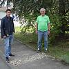 Die meisten Arbeiten für das Glasfasernetz in Aach sind abgeschlossen. Florian Rapp (links) und Roland Gohm begutachten auf dem Bohl die ...