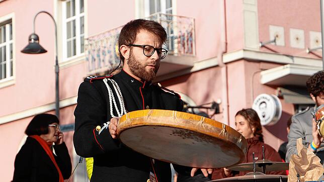 Musikerinnen und Musiker der Donaueschinger Musikvereine und aus den Donau-Anrainern sowie Solistinnen und Solisten aus Donaueschingen ...