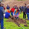 Infrastrukturprojekte mit Spenden aus Markdorf: Mühselig ist der Bau der Wasserleitungen im Andenhochgebirge, an dem sich auch die ...