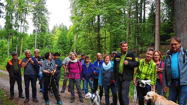 Auf großes Interesse stieß der Waldspaziergang mit Förster Ralf Göhrig.