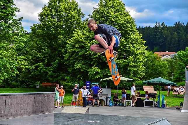Von solchem Spaß auf dem Brett wie auf unserem Archivbild können die Skater in St. Georgen derzeit nur träumen.