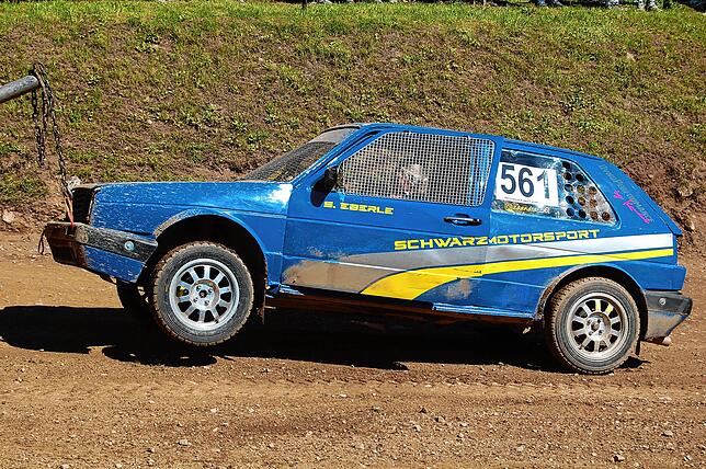 Bild 4: Das Autocross Rennen in Albbruck-Schachen endet mit einem Unfall