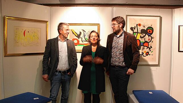 Sie blicken auf eine sehr erfolgreiche Ausstellung im Stadtmuseum zurück: (von links) Hauptamtsleiter Hubert Walk, Kulturamtsleiterin ...