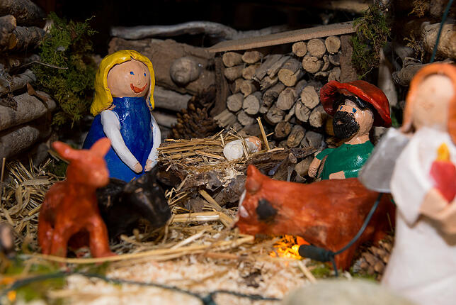 Im Stall haben Maria, Josef und das Jesuskind zwischen Ochs und Esel Platz gefunden.