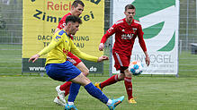 Viele verpasste Torchancen prägten das Spiel der SpVgg F.A.L. (Timo Senn, in Gelb) gegen den FC Überlingen (Michael Förtsch, Jannik ...