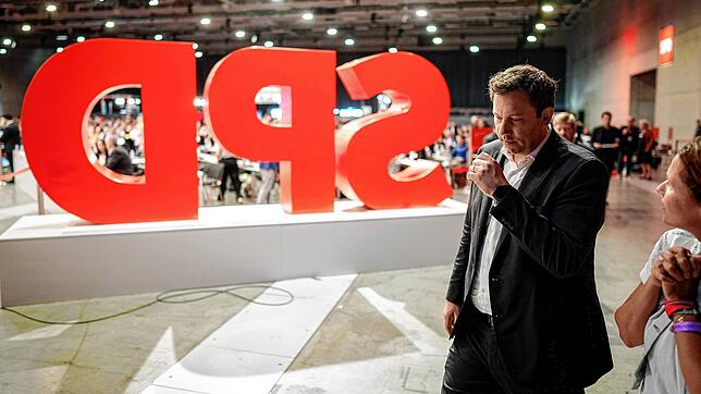 Lars Klingbeil (SPD), Bundesminister der Finanzen, Vizekanzle, hat auf dem Bundesparteitag kein gutes Wahlergebnis eingefahren.