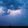 Ein schweres Unwetter hat im Kanton Aargau für Überschwemmungen und überflutete Keller gesorgt. Ein Gebäude wurde von einem Blitz getroffen.
