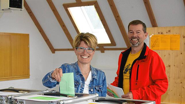 In der Gemeinde Hohenfels gingen die Wähler in großer Zahl zur Wahl. Im Obergeschoss des Dorfgemeinschaftshauses in Deutwang gaben ...