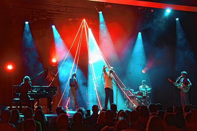 Bild 9: Mitreißendes Konzert von Salvador Sobral beim 19. Waldshuter World-Town-Festival