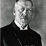 Luftschiffkapitän und Nationalheld: Hugo Eckener (1868-1954) war nach dem Tod des Grafen Zeppelin 1917 treibende Kraft des ...