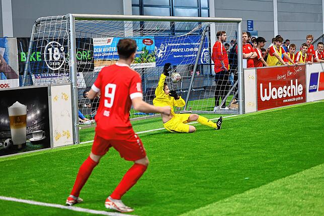 Bild 15: Europas beste U-15-Fußball-Teams in Friedrichshafen! Unsere besten Bilder vom MTU-Cup, Teil 1!