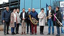 Sie freuen sich jetzt schon auf das Treffen junger Blasmusiker 2027 in Donaueschingen (von links): Oberbürgermeister Erik Pauly, Kerstin ...