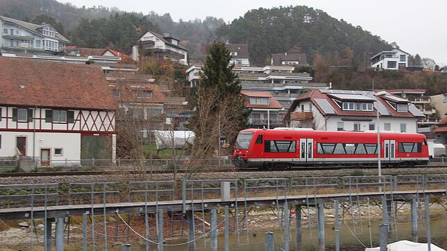 Die Gemeinde Sipplingen sieht sich nicht als Verhinderer einer Elektrifizierung der Bodenseegürtelbahn. Vielmehr möchte sie durch den ...