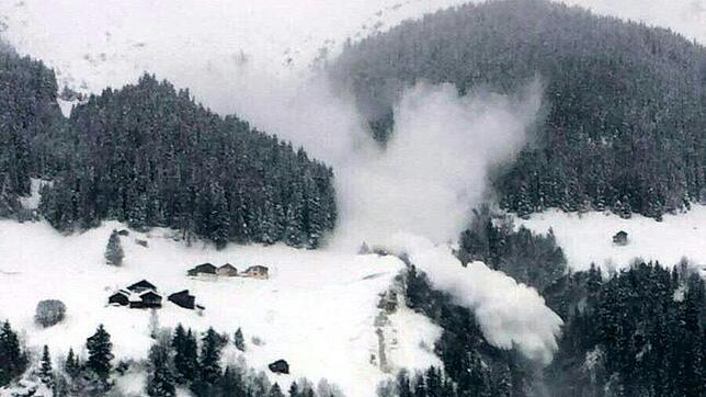 In großen Teilen der Alpen herrscht derzeit Lawinengefahr. Wenn sie fahrlässig ausgelöst werden, kann das rechtliche Konsequenzen haben.