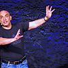 Django Asül &ndash; einer der Top-Acts im Gloria-Theater Bad Säckingen in den nächsten vier Wochen. Der SÜDKURIER verlost Tickets.