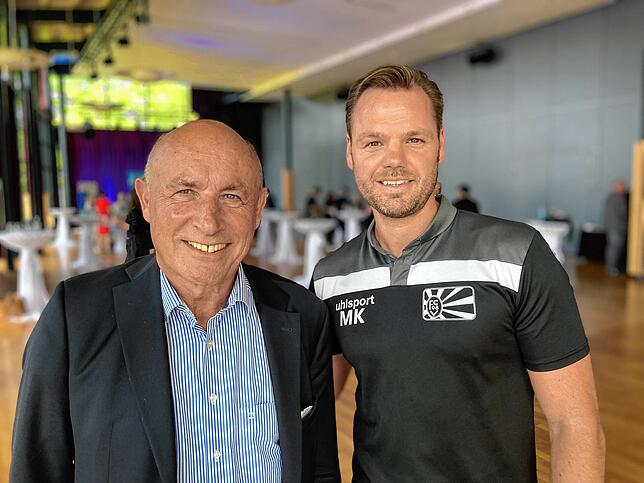 Dieter Haller, Vorsitzender des Beirats des FC 08, und Trainer Mario Klotz wollen auch angesichts des Erfolgs demütig bleiben.