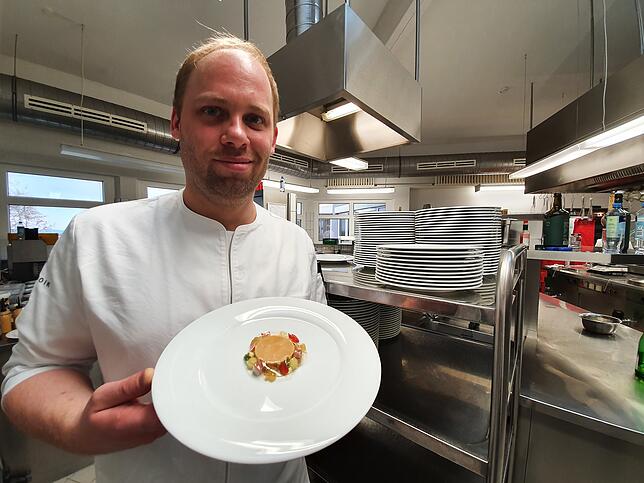 Der einzige Sterne-Koch des Schwarzwald-Baar-Kreises ist Manuel Ulrich. Der Chef vom Ösch Noir des Donaueschinger Öschberghofs wartet ...