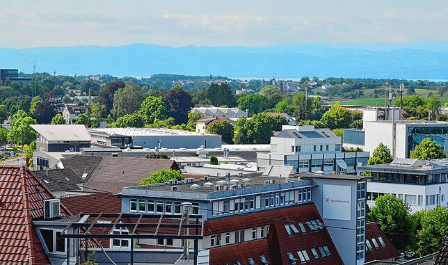 Blick ins Gewerbegebiet Riedwiesen: Weil der Stadt eingeplante Steuereinnahmen von Unternehmen wegbrachen, hatte der Gemeinderat eine ...