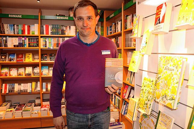 Axel Beurer, Inhaber von Morys Hofbuchhaldlung stellt bei seinen Lesern ein größeres Interesse an Romanen fest.
