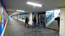 (Symbolbild) In der Unterführung beim Singener Bahnhof ging Bundeszollbeamten am Montag, 8. Januar, ein gesuchter Mann ins Netz. Der ...