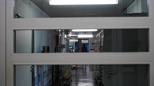 Die Schleuse zur Intensivstation im Klinikum Tuttlingen. Hier werden auch Covid-Patienten behandelt. Trotz einer leichten Verbesserung ...