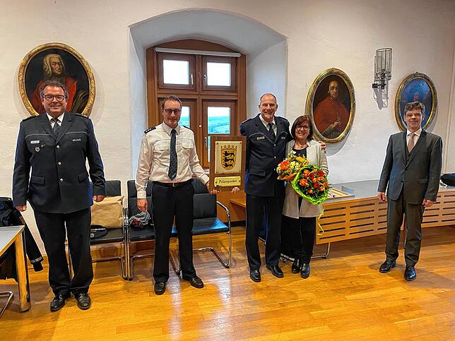 Ankunft: Im Winter wurde Damast im Rittersaal des Bischofschlosses auf sein neues Amt verpflichtet. Links neben ihm Polizeipräsident Uwe ...