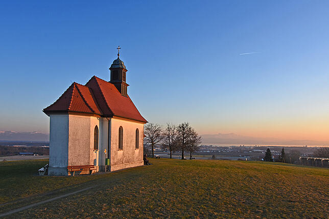 Eines der idyllischsten Fleckchen im Bodenseekreis: die Haldenbergkapelle.