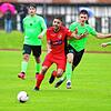 Bad Dürrheims Ramiro de Lillo (links) im Zweikampf mit Lukas Alber. Der Neuzugang der Kurstädter erzielte beide Tore beim 2:1-Sieg gegen ...