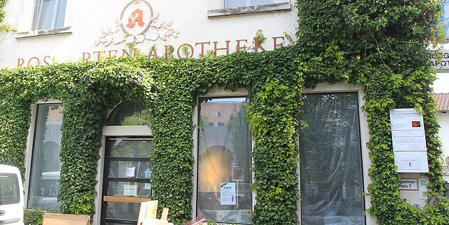 Augustinerplatz 7: Leerstand und Umbau der früheren Rosgarten-Apotheke. Auch hier soll ein Gastronomiebetrieb einziehen.