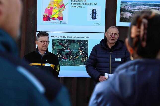 Max Reger und Björn Jansen begrüßen die Anwesenden.