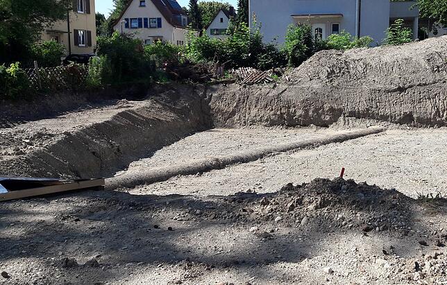 Derzeit freigelegt: Die Druckleitung, die den Andelshofener Weiher mit dem historischen Wasserkraftwerk am Überlinger Mantelhafen ...