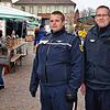 Auf dem Markdorfer Wochenmarkt gilt nunmehr die Maskenpflicht. Das Motiv zeigt eine Szene vom 26. März, damals sind Thomas Müller und ...