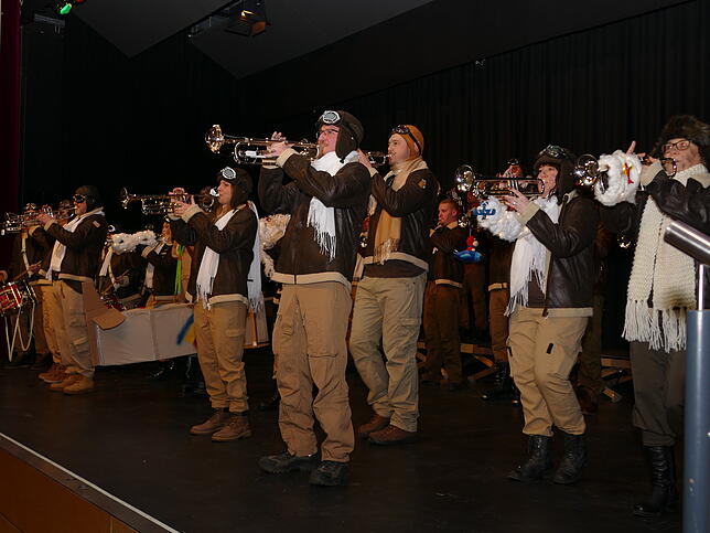 Bild 4: Bilder der Premiere zu den Narrenspielen des Rattlinger Narrenvereines Burg Rosenegg