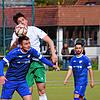 Kopfballduell zwischen Moritz-Johannes Bausch (vorne) von der SG Oberbaldingen/Öfingen und Marius Schwer von der SG V-H-U. Die Teams der ...