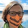 Einsatz mit Maske für die Demokratie: Stadträtin Nina Breimaier.
