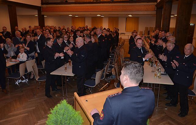 Stehende Ovationen für Daniel Kneule bei dessen Verabschiedung in der Stadthalle.