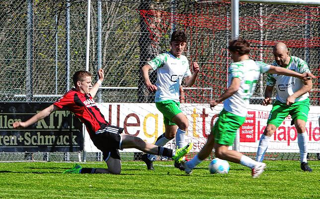 Bild 29: FC Überlingen besiegt DJK Donaueschingen mit 2:1. Wir waren mit der Kamera dabei!