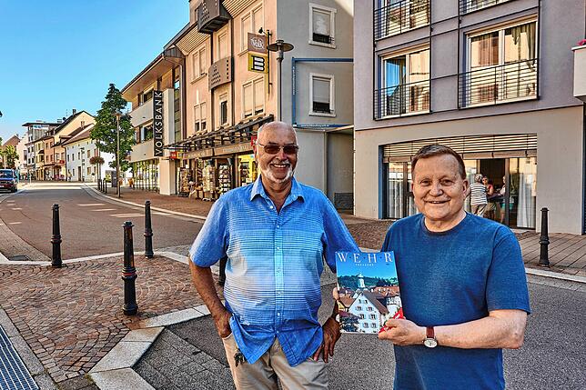 Günter Kramer als damaliger Mitarbeiter des Kulturamts hatte zusammen mit dem mittlerweile verstorbene Heiner Vogt aus dem Hauptamt die ...